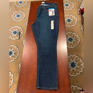 NWT Levi’s Midrise Slim Straight Leg Jeans
